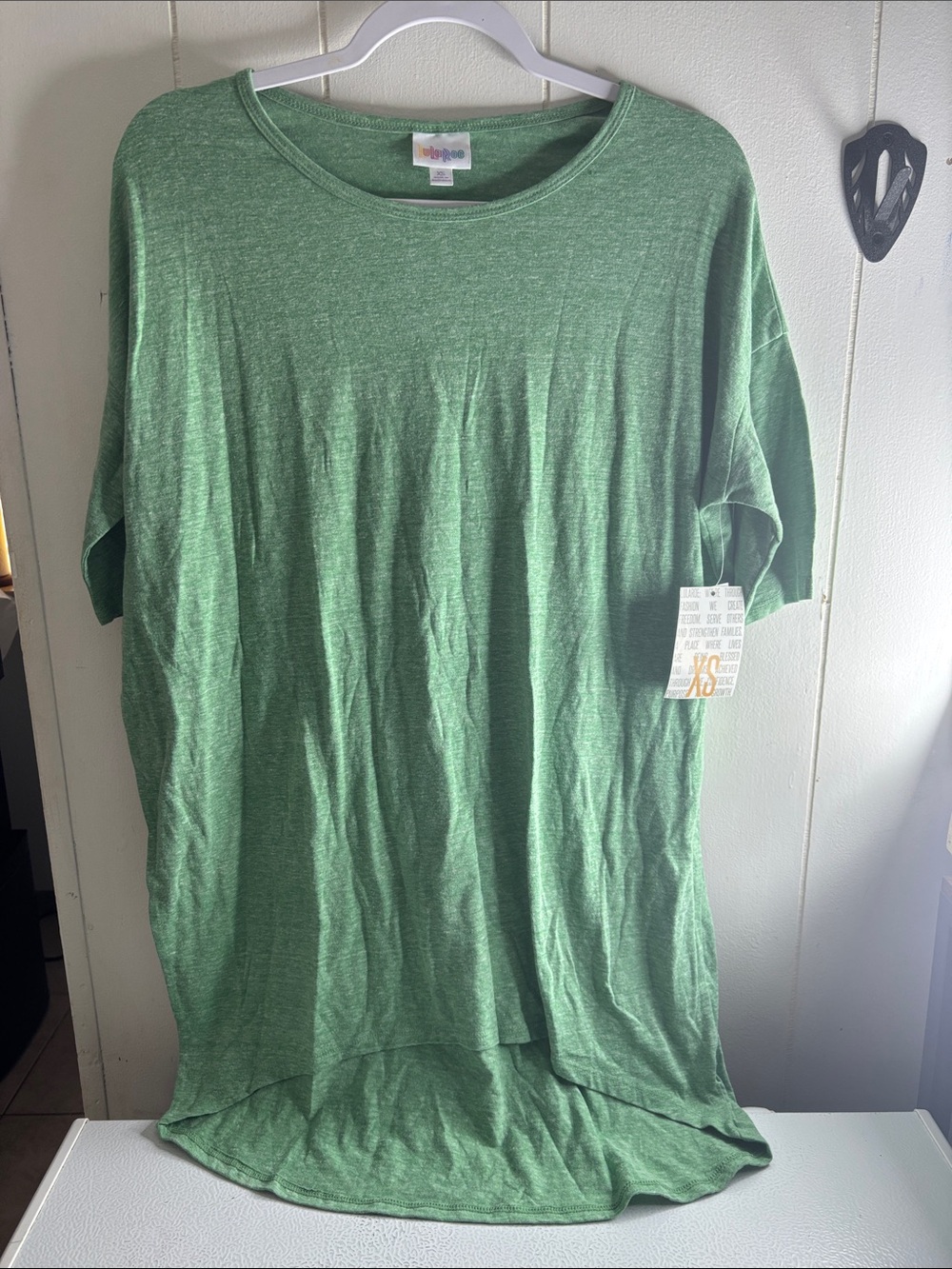465 - LuLaRoe Short Sleeve Tee in Heather Green - NEW